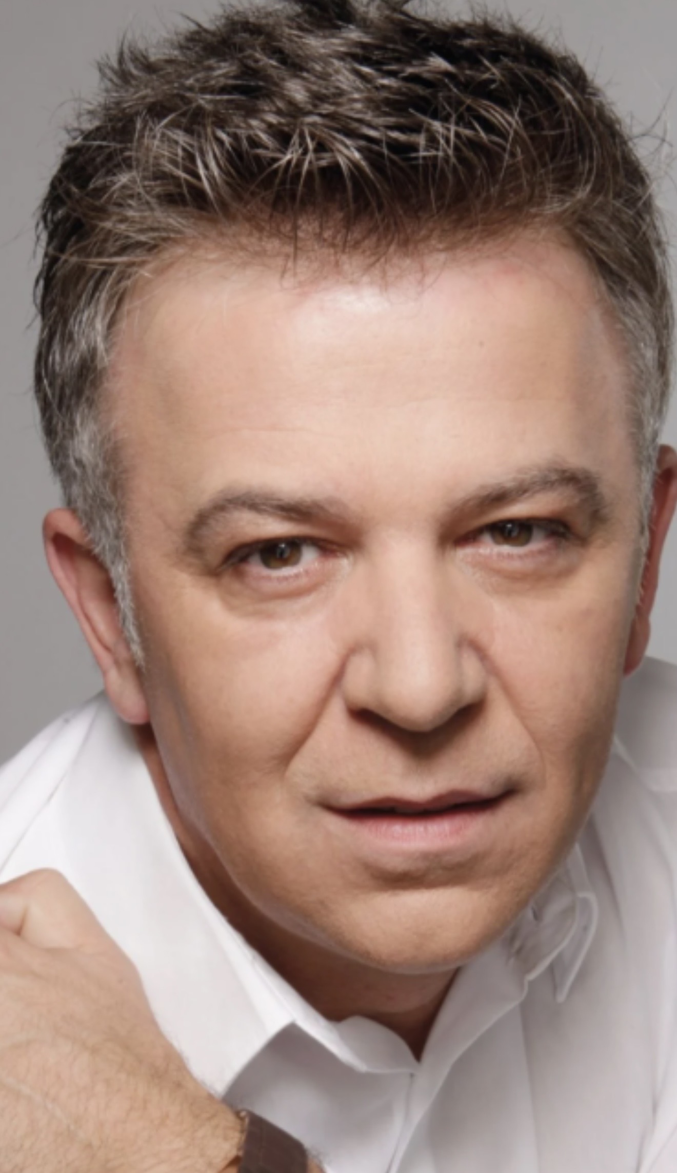 Faik Ünüvar wearing a HEADS men’s hair system, with full natural hair